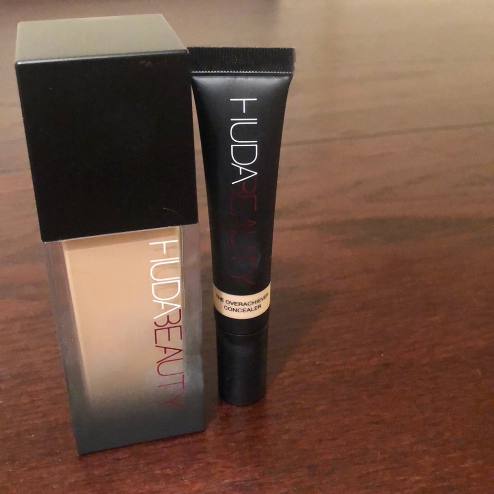 Makeup; foundation and concealer